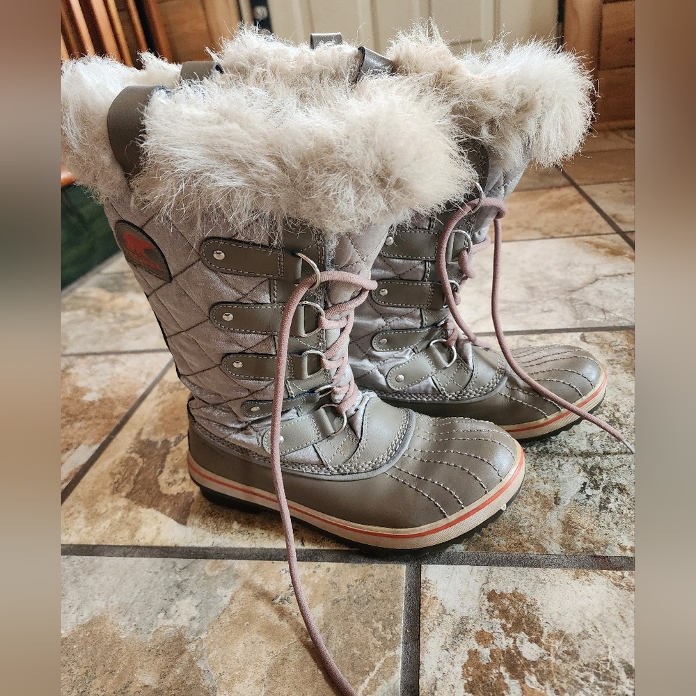 Joan of Arctic Sorel Boots Size 7